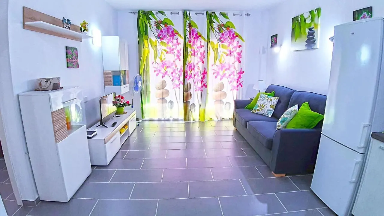 New And Beautiful Apartment In Los Cristianos, Free Wi-Fi, Ocean View Los Cristianos  0*, Los Cristianos (Tenerife)